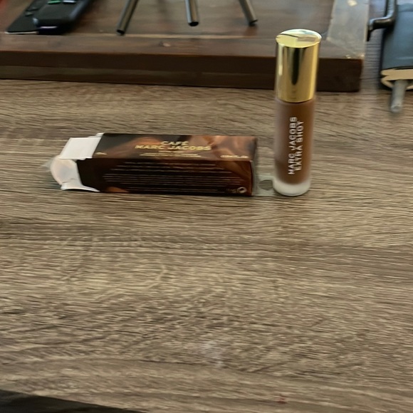 Cafe Marc Jacobs foundation - Picture 1 of 5